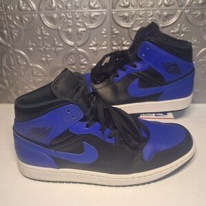 Air Jordan 1 Mid "Hyper Royal"